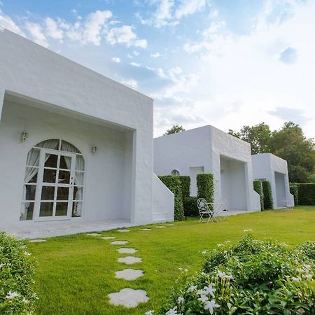 Villa La Flora Kanchanaburi Exterior foto