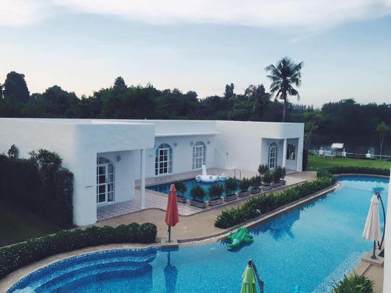 Villa La Flora Kanchanaburi Exterior foto